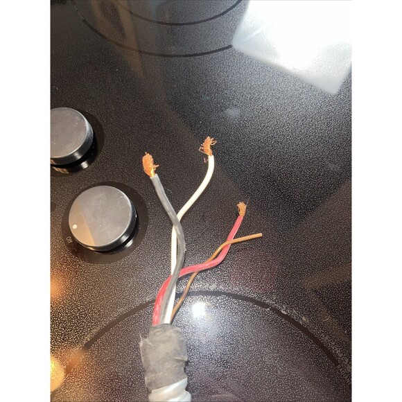 Jenn Air CCE3401B 30 Inch Electric 4 Burner Cooktop Glass Top 3 Wire 120/240V - Picture 6 of 7